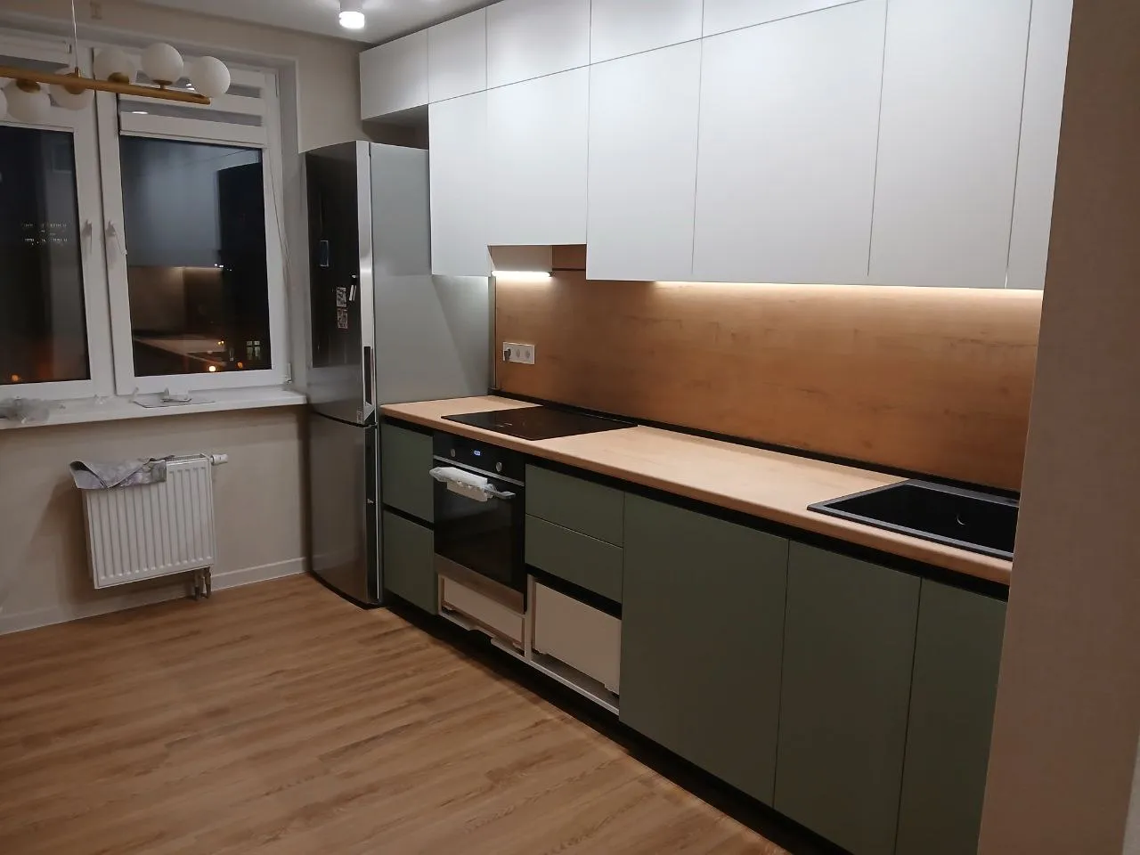 Минималистичная кухна в бело серых тонах под заказ в Н. Новгороде