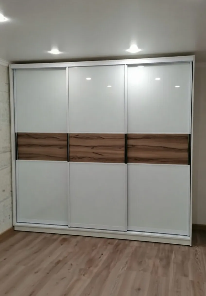 Шкаф-купе с вставками под дерево на заказ в Н. Новгороде